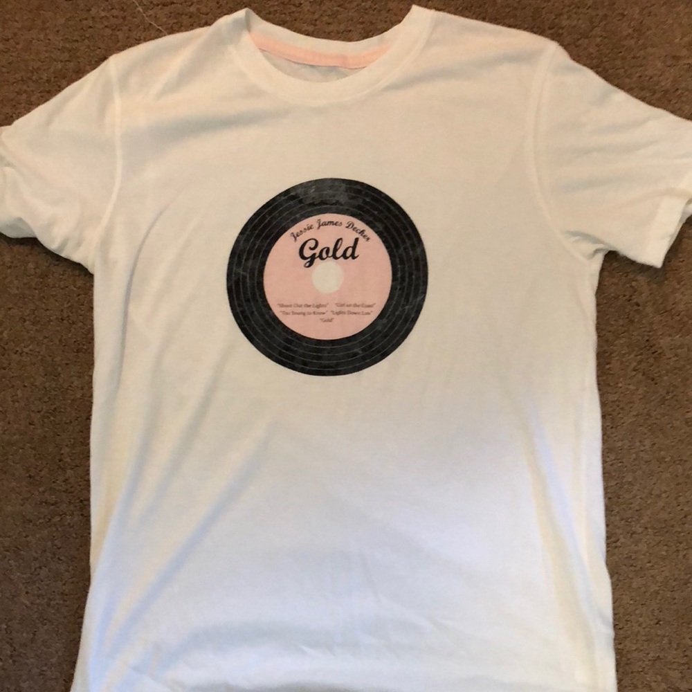 Jessie James Decker t-shirt